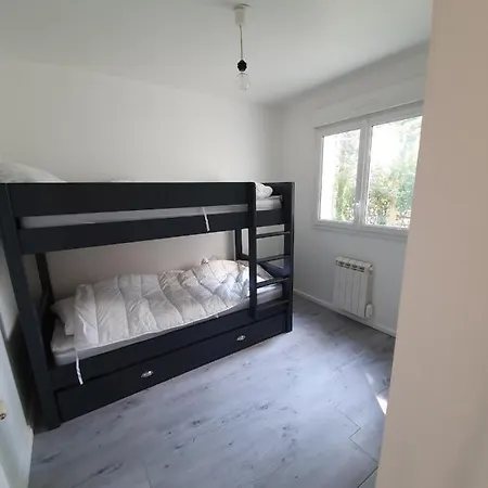 Nice Apt With Garden Near The Beach 아파트 *