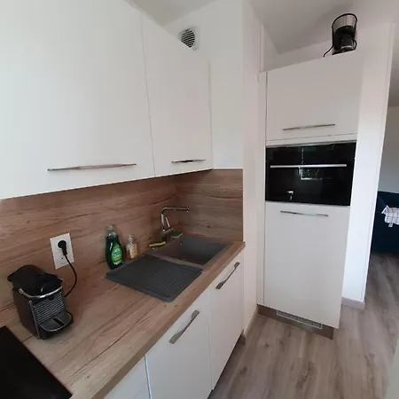 Nice Apt With Garden Near The Beach